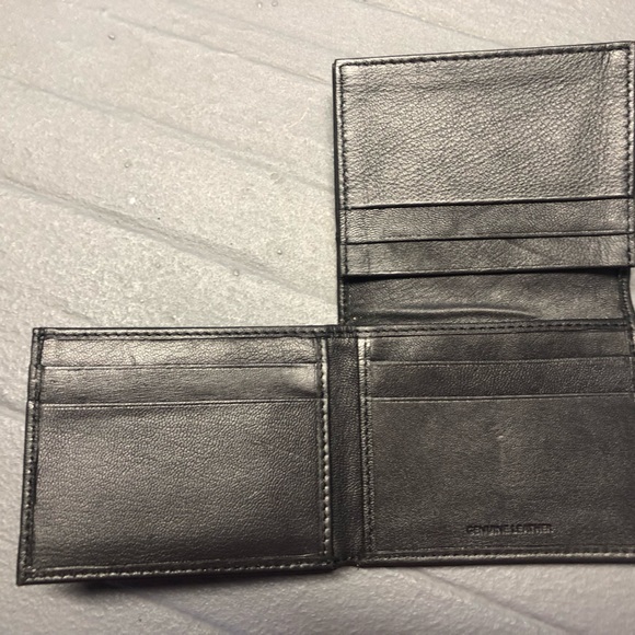 Leather wallet - Picture 2 of 3